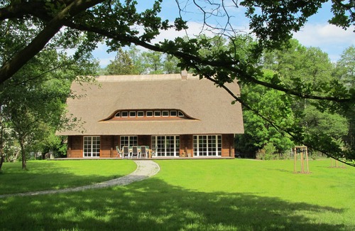 Kolonie House | Exklusive Woodhouse