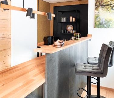 Oberwarngau Apartment | Exklusives Design Hideaway & Sauna