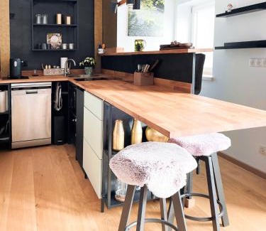 Oberwarngau Apartment | Exklusives Design Hideaway & Sauna