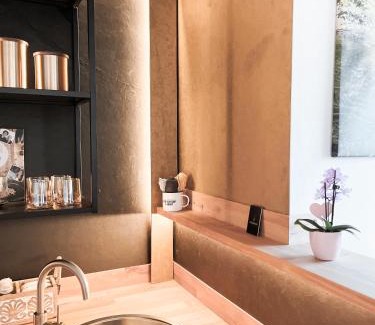 Oberwarngau Apartment | Exklusives Design Hideaway & Sauna