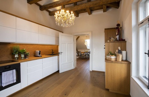 Traunstein Villa | Exklusives Urlaubs-appartement "pfauenauge"