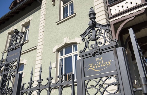 Traunstein Villa | Exklusives Urlaubs-appartement "pfauenauge"