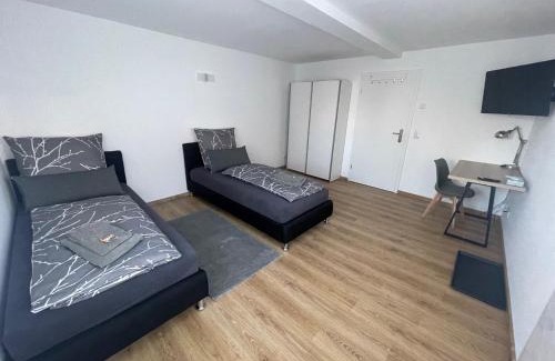 Stadtilm Apartment | Exklusives Zimmer mit geteiltem Bad und Küche KG