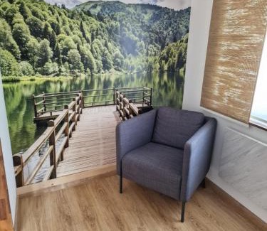 Stadtilm Apartment | Exklusives Zimmer mit geteiltem Bad und Küche KG