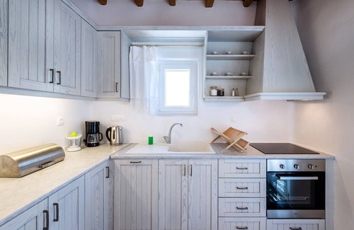 Krotiri House | Exochi 1 - Traditional sea view house (up to 6 persons).