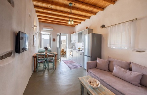 Krotiri House | Exochi 2 - Traditional house with sea view roof veranda (up to 4 persons).