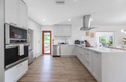 Coral Terrace Apartment | Exotic 4 Bedroom House With Pool