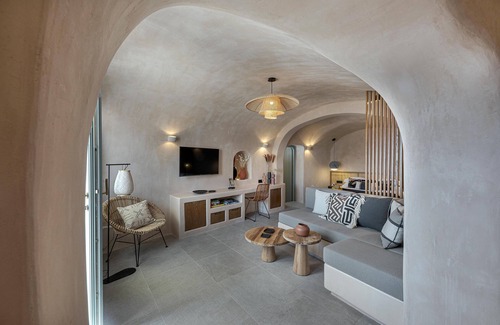 Oia Apartment | Exotic Cave Suite with Hot Tub and Sea view by Caldera Houses