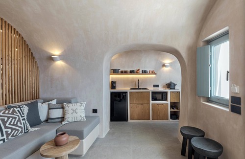 Oia Apartment | Exotic Cave Suite with Hot Tub and Sea view by Caldera Houses