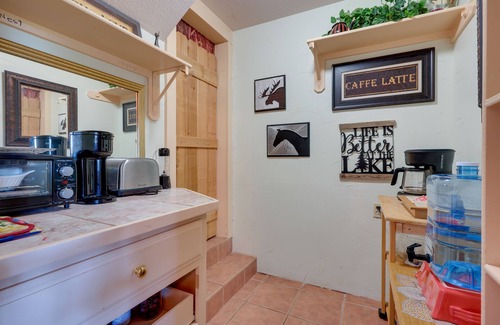 Canyon Lake House | Exotic Home w/Patio & Grill: Walk to Canyon Lake!