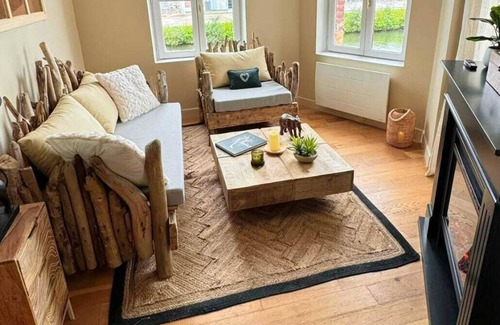 Saint-Maurice Apartment | Exotic suite with cinema, private spa & Savannah decor 🐾🌿, Enjoy your life