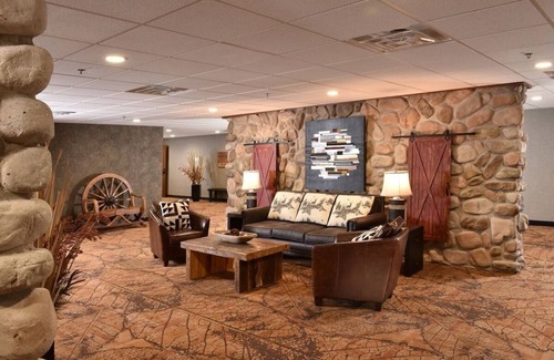 Onalaska House | Expanded King with Whirlpool, Next to Mississippi River, Stoney Creek