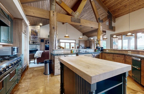 Summit Park House | Expansive alpine lodge with balcony, stunning view, hot tub & billiards room