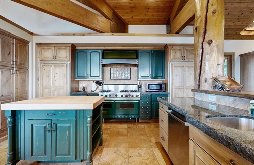 Summit Park House | Expansive alpine lodge with balcony, stunning view, hot tub & billiards room