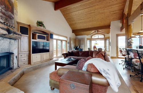 Summit Park House | Expansive alpine lodge with balcony, stunning view, hot tub & billiards room