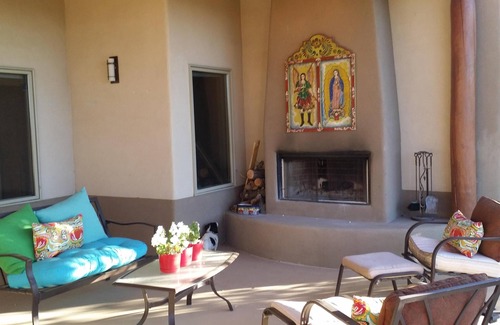 La Tierra House | Expansive and luxurious! On 2.5 acres yet close to town! Mtn views!