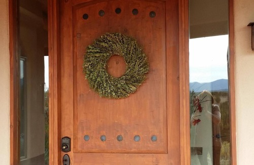 La Tierra House | Expansive and luxurious! On 2.5 acres yet close to town! Mtn views!