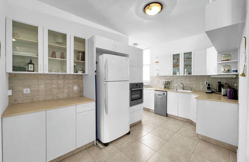 Herzliya Pituach Apartment | Expansive Beachside Retreat – 2.5BR/2BA, Prime Location!