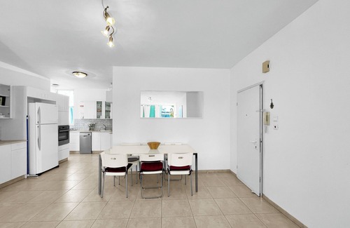 Herzliya Pituach Apartment | Expansive Beachside Retreat – 2.5BR/2BA, Prime Location!