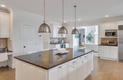 Bridgehampton House | Expansive Bridgehampton Estate on almost 3 acres, Private Pool and Tennis,.