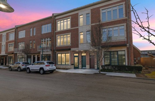 Birmingham Condo | Expansive, Bright Condo with Volume Ceilings. Extra office, conference room.