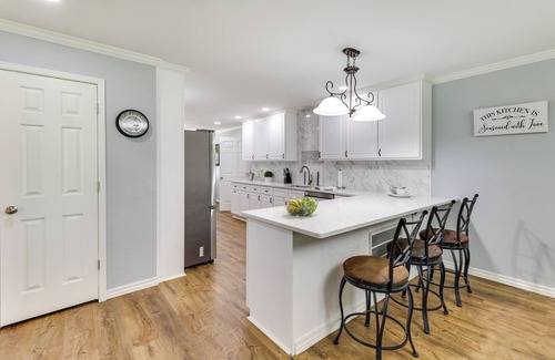 Fayetteville House | Expansive Fayetteville Retreat: 11 Mi to U of A!