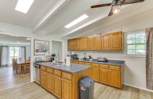 Florence House | Expansive Florence Home ~ 6 Mi to Downtown!