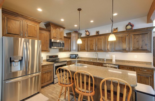 Sagle House | Expansive Group Lake House w/Private Hot Tub!
