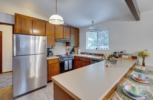 Lake Forest Park House | Expansive Lake Forest Park Home w/Private Deck!