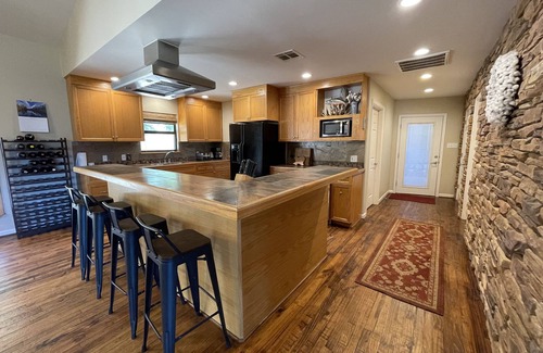 Caldwell Cabin | Expansive lodge on 200 acres with private lake!
