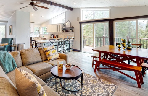 North Upper Truckee House | Expansive Mountain-View Gem on Serene Half-Acre | Near Skiing, Golf & Beaches