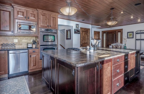 Idaho Springs House | Expansive Mountain Retreat: Secluded Yet Accessible — Steam Shower, Tubs, Nature