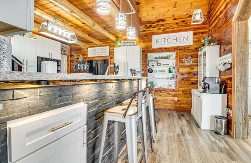 Clarkridge House | Expansive Mountain Home Rental w/Yard & Fire Pit!