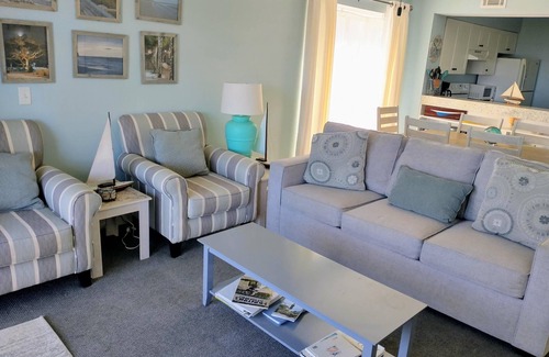 Saint Helena Island Condo | Expansive Ocean View, Pet Friendly, and King Bed in Master