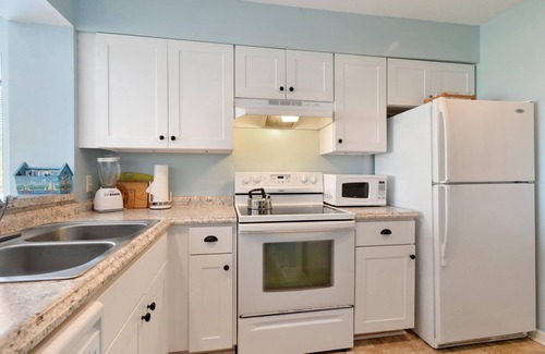 Saint Helena Island Condo | Expansive Ocean View, Pet Friendly, and King Bed in Master