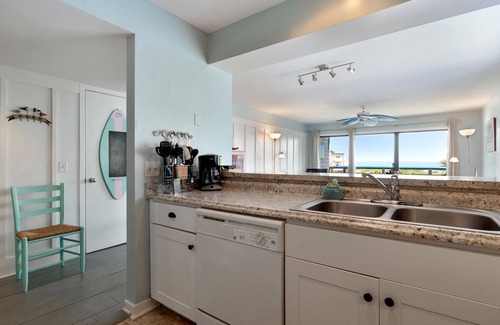 Saint Helena Island Condo | Expansive Ocean View, Pet Friendly, and King Bed in Master