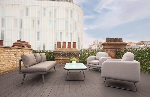 Chinatown Apartment | Expansive Penthouse with Roof Terrace in Soho