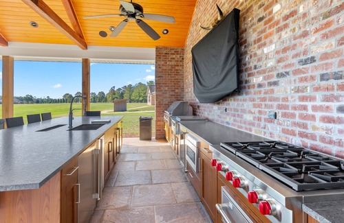 Covington House | Expansive Ranch Family Property