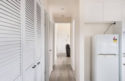 Claremont House | Expansive River-View Oasis