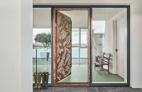 Ardmore Villa | Expansive six bedroom villa with uninterrupted views over Ardmore Bay below