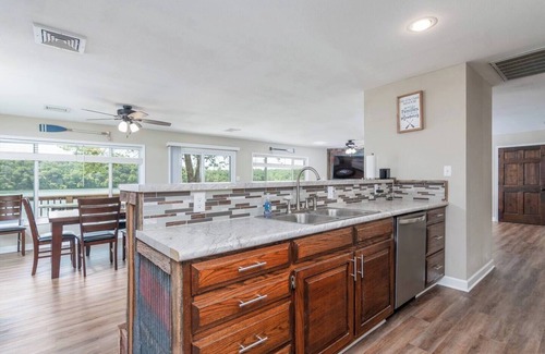 Barnett House | Expansive Waterfront & Large Dock