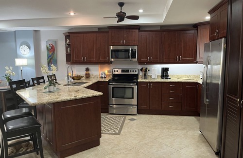 Barrio Los Faroles Condo | EXPECT THE BEST! 3BR2BA Ocean, Beachfront, 1st Floor, Walk out to Pool and Beach