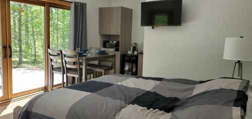 Laurium Hotel | Expedition Inn