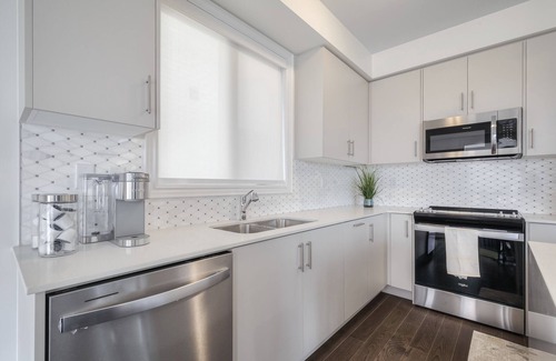 Bradford House | Experience Luxury Living-Minutes from Canada's Wonderland