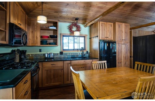 Estes Park House | Experience a Charming Renovated 1921 Cabin. 5 minute walk to downtown, Lic #3119