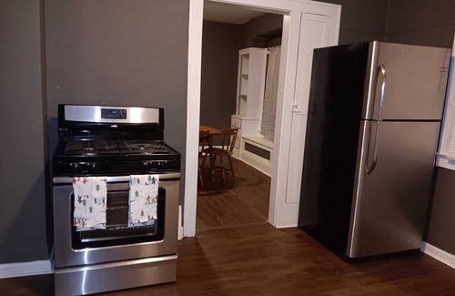 South Broadway Apartment | Experience a home near Cleveland Clinic & parks