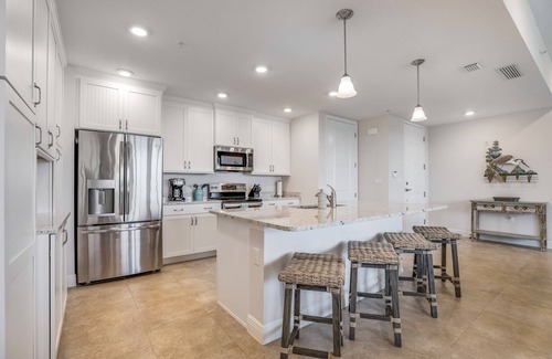 Whitney Beach Condo | Experience a Luxurious Penthouse Near Anna Maria Island with Resort Amenities! -