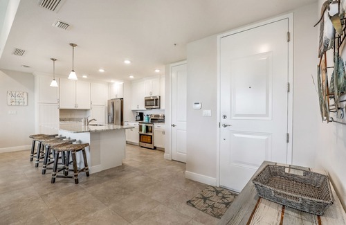 Whitney Beach Condo | Experience a Luxurious Penthouse Near Anna Maria Island with Resort Amenities! -