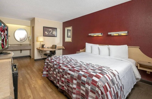 Bowmansville House | Experience a Weekend of Fun! Pet-friendly, FREE Parking, Near Glen Falls!