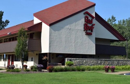 Bowmansville House | Experience a Weekend of Fun! Pet-friendly, FREE Parking, Near Glen Falls!